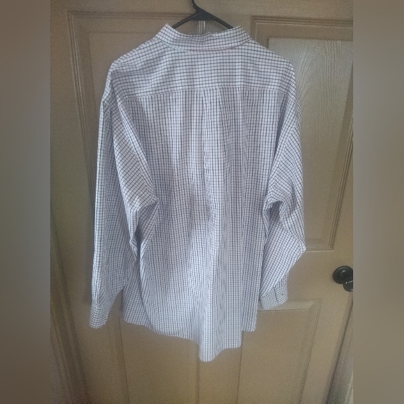 NWOT Men's Classic Checkered Shirt - Picture 2 of 8